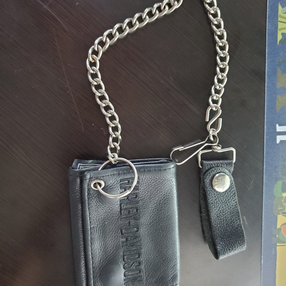 Harley Davidson Leather trifold waller with chain